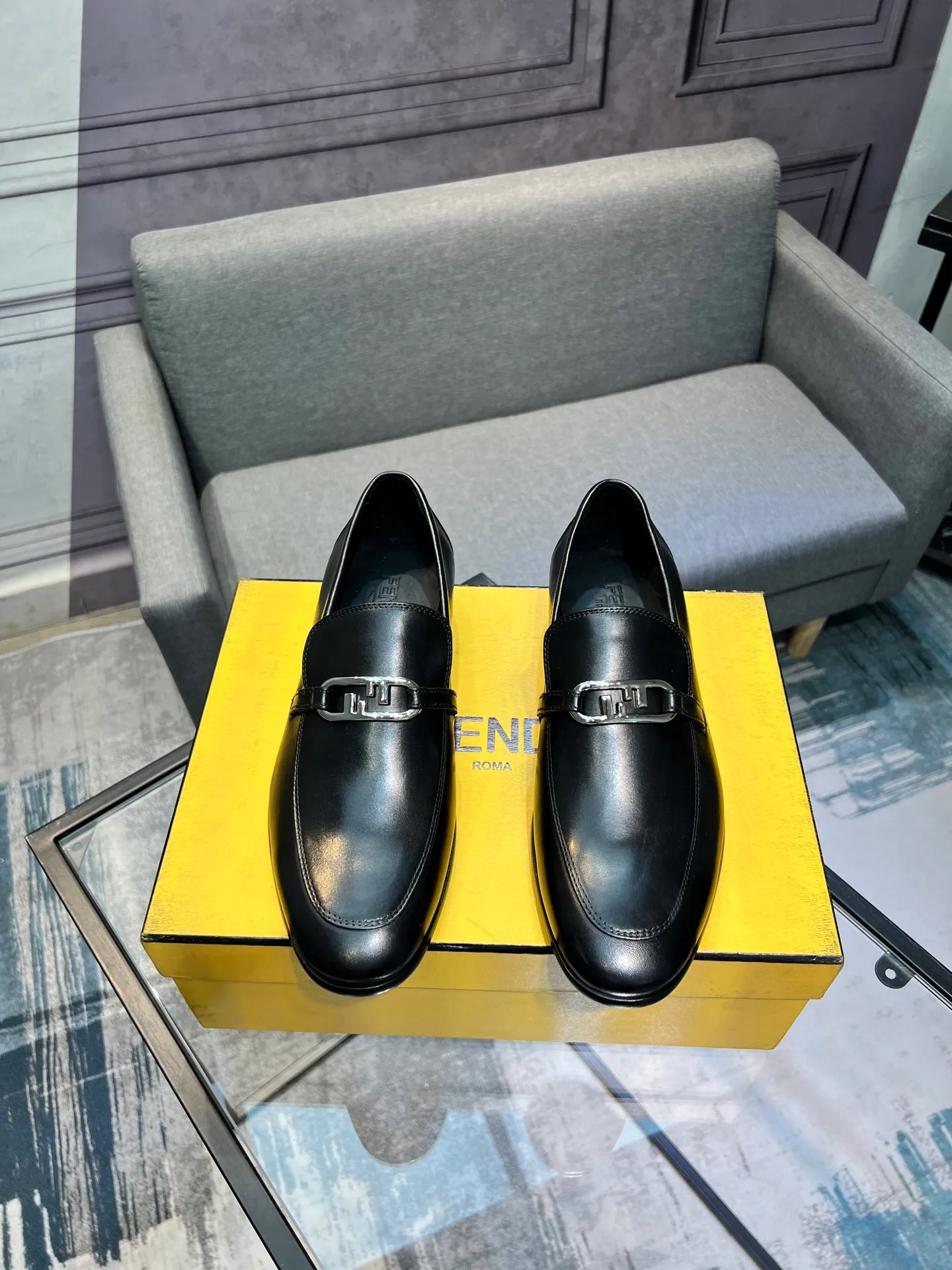 Men's shoes 💰940 [FENDI] Fendi men's business casual leather shoes imported brand cloth/calf leather/open edge beads/brand logo printing -Inner lining: comfortable cowhide lining -Outsole: genuine leather outsole with rubber backing embedded in the heel, perfect injection molding -Super high quality control·Fine workmanship: highlighted (high-end·luxury·grade) -Size: 39-44.38.45.46 Customized, non-returnable